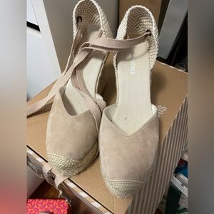 Soludos pink beige wedges size 6
